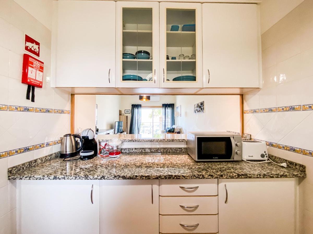 Sea View Apartment By Beach & Marina #1869 Lagos Bagian luar foto