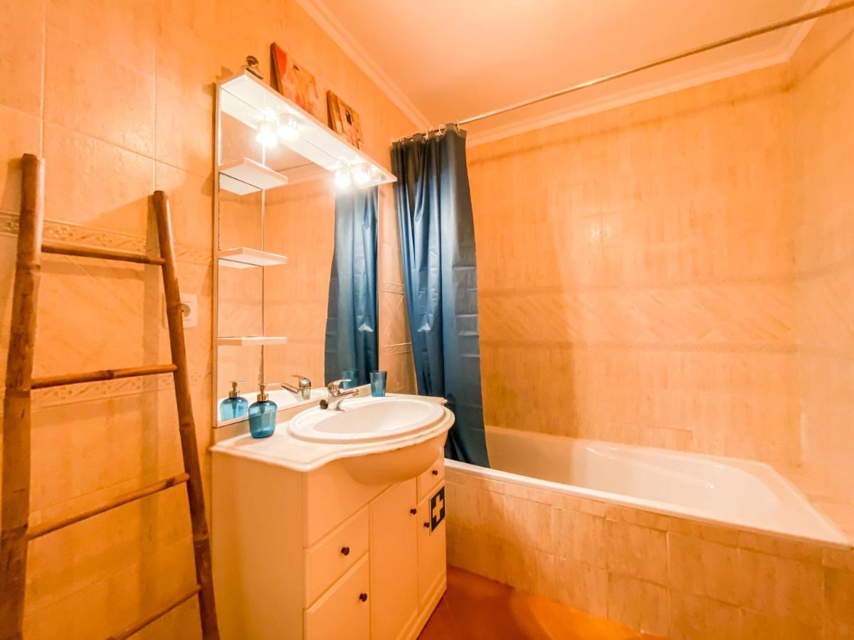 Sea View Apartment By Beach & Marina #1869 Lagos Bagian luar foto
